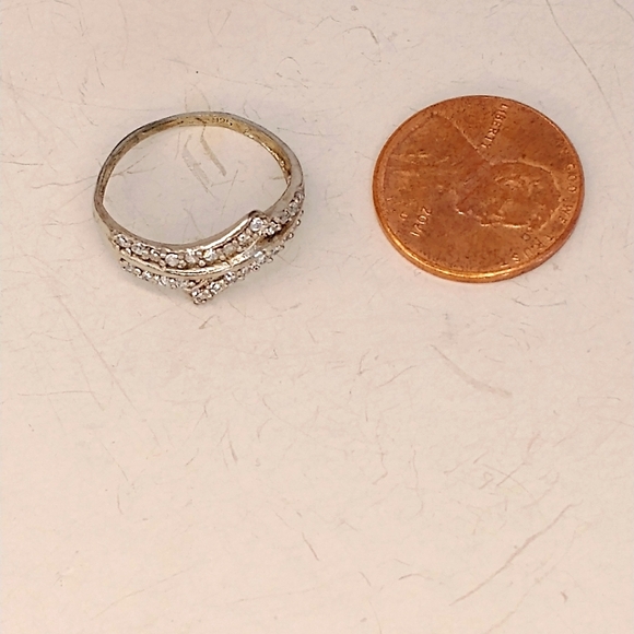 CLOSEOUT-- Beautiful CZ ring - Picture 2 of 2